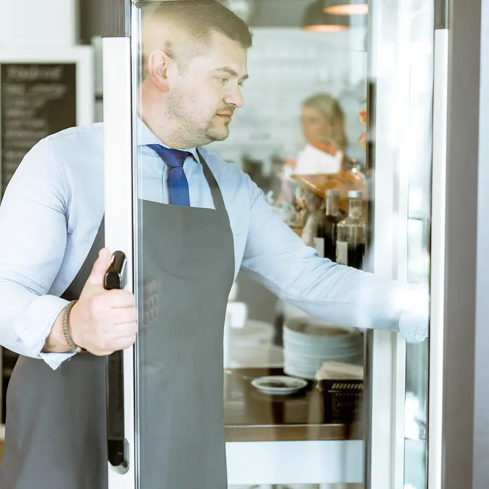 Barman-Opening-Commercial-Drinks-Fridge-SQ.webp
