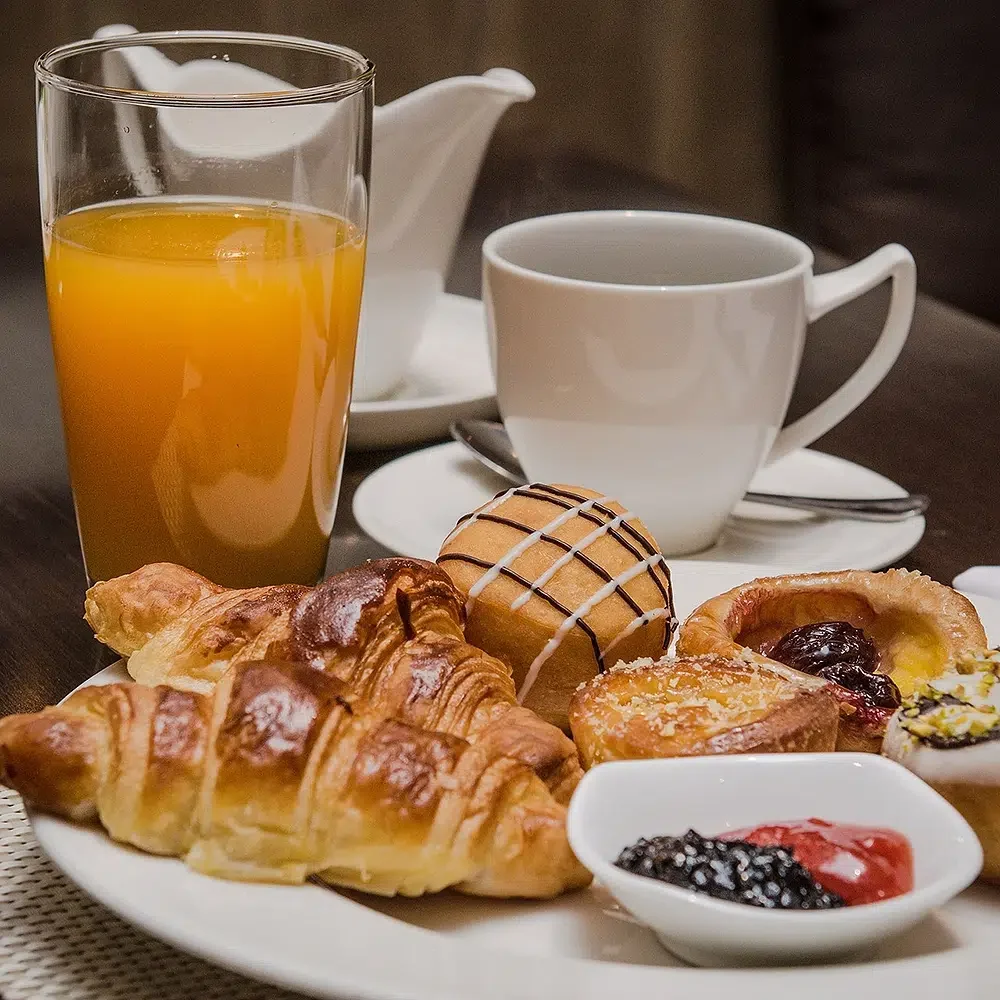 Continental-Breakfast-Buffet-For-Corporate-Events-SQ.webp