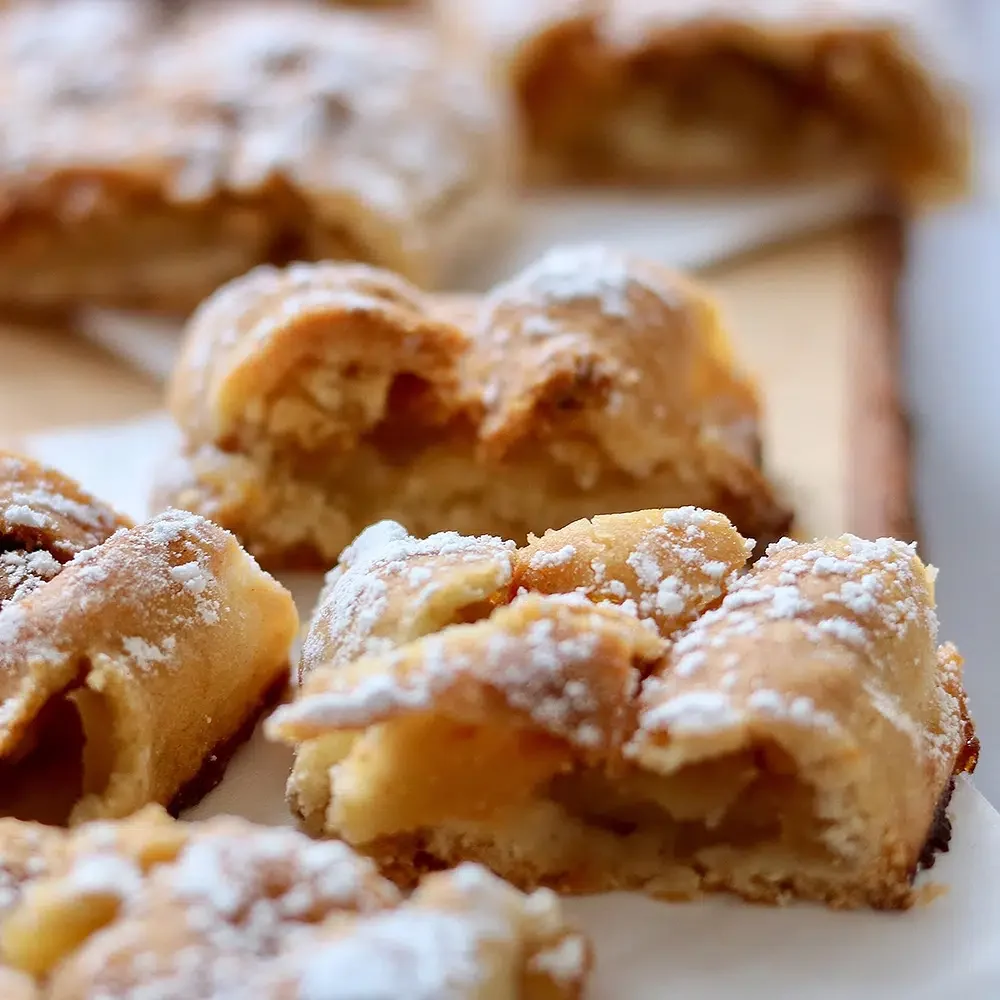 Delicious-Dessert-Pasteries-SQ.webp